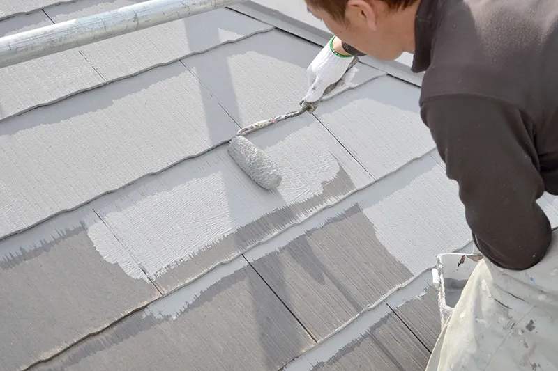 防水効果のある屋根塗装も職人が施工